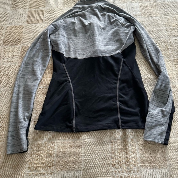 Athleta Longsleeve Running Top - Picture 2 of 3
